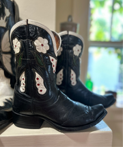 1950s • Border-Boot Style • “Butterfly & Dogwood” Inlay Showboots • Women’s 9